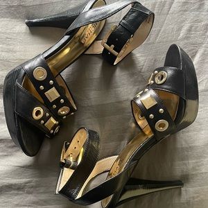 Like New Michael Kohl’s Black and Gold Platform Heel.